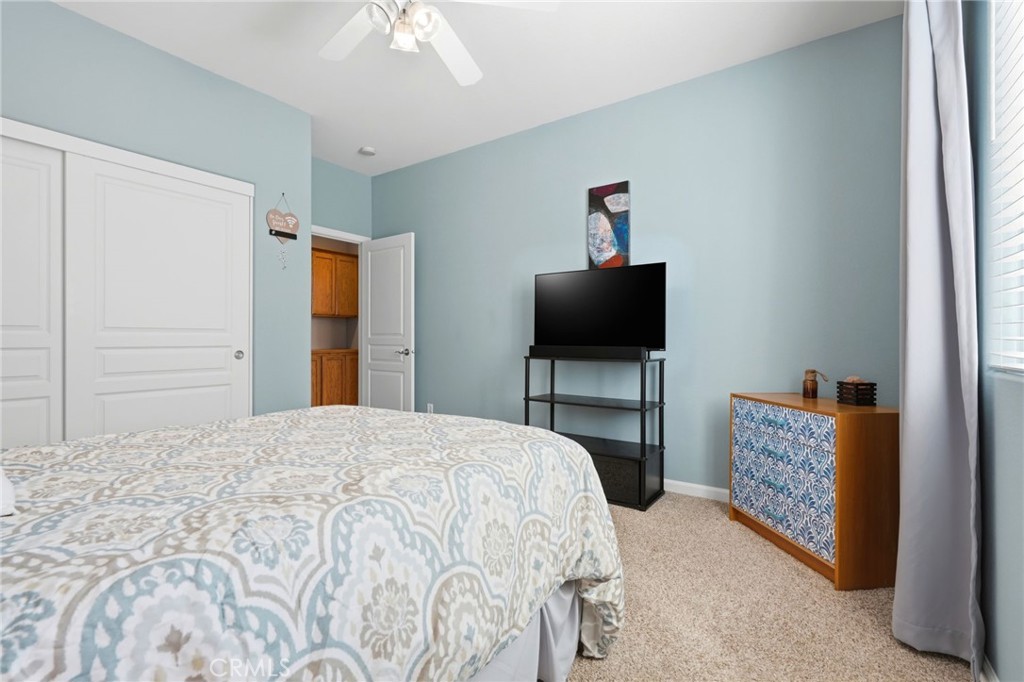 2429 N Oak Grove Ct, Visalia, CA 93291