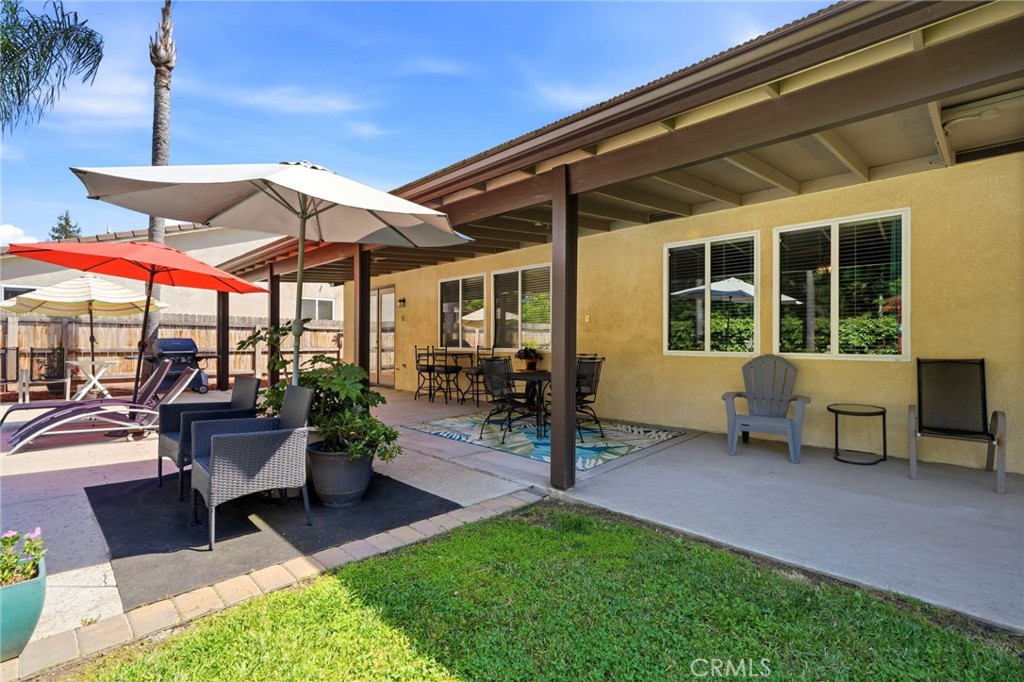 2429 N Oak Grove Ct, Visalia, CA 93291