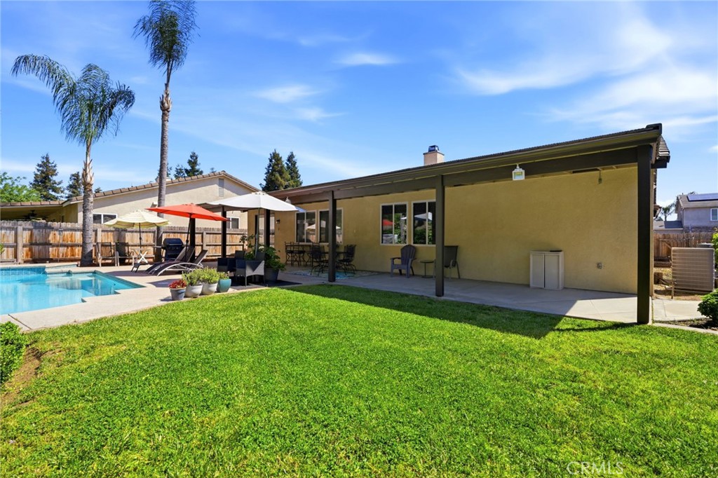 2429 N Oak Grove Ct, Visalia, CA 93291