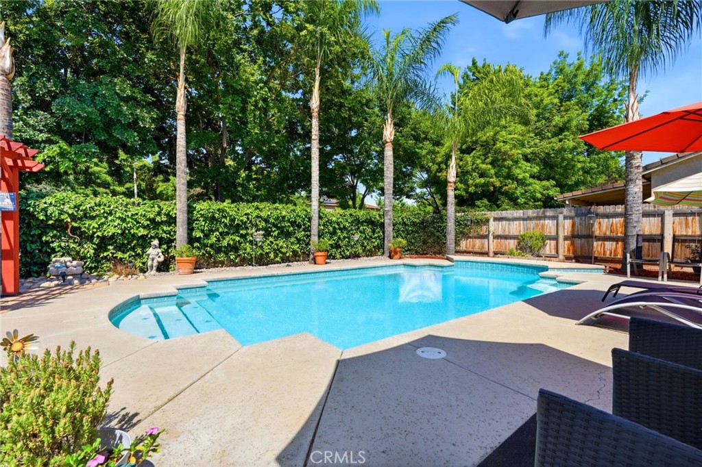 2429 N Oak Grove Ct, Visalia, CA 93291