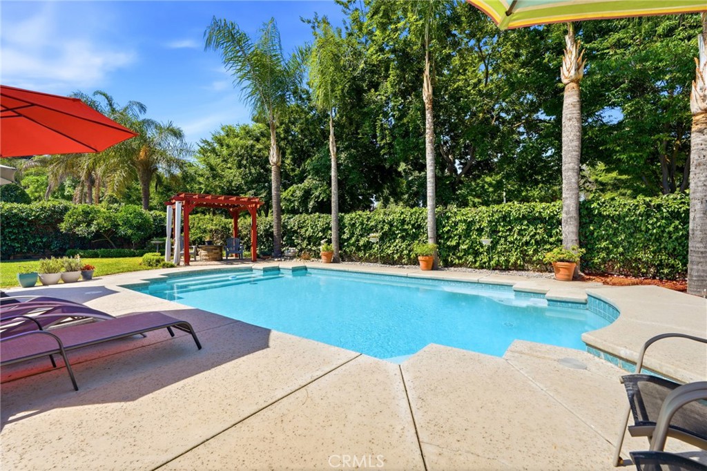 2429 N Oak Grove Ct, Visalia, CA 93291