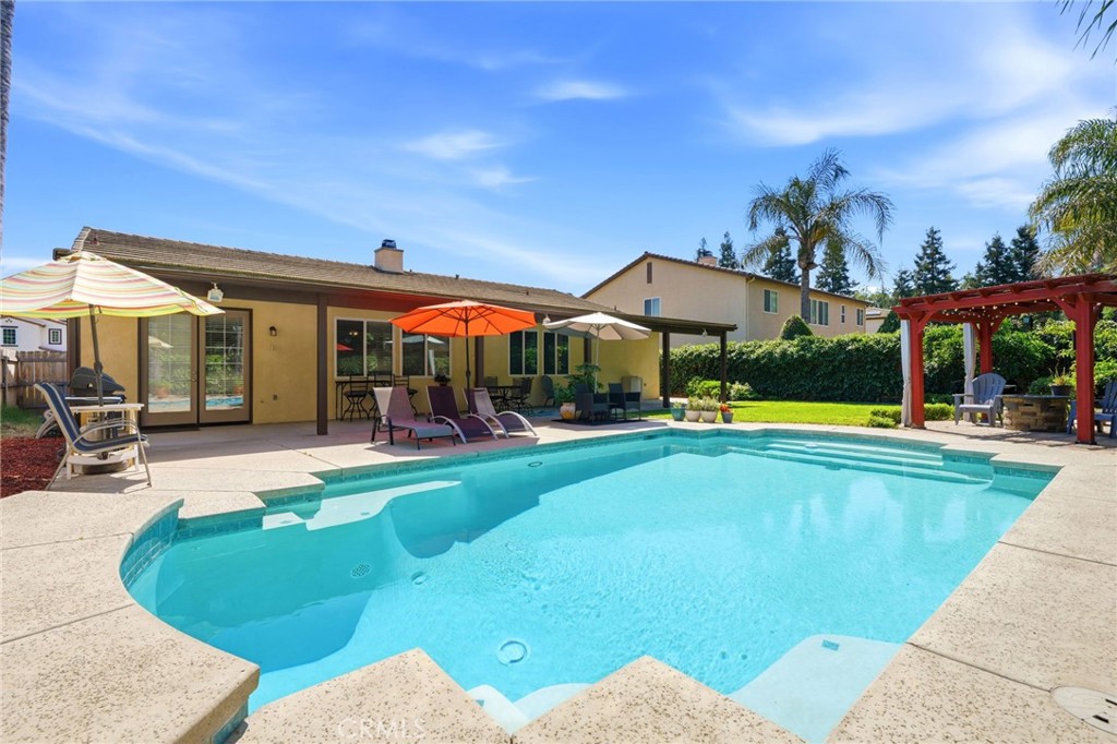 2429 N Oak Grove Ct, Visalia, CA 93291