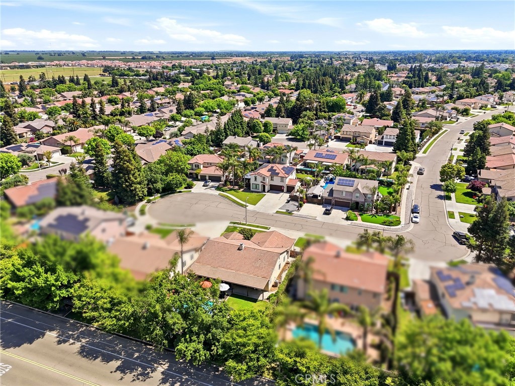 2429 N Oak Grove Ct, Visalia, CA 93291