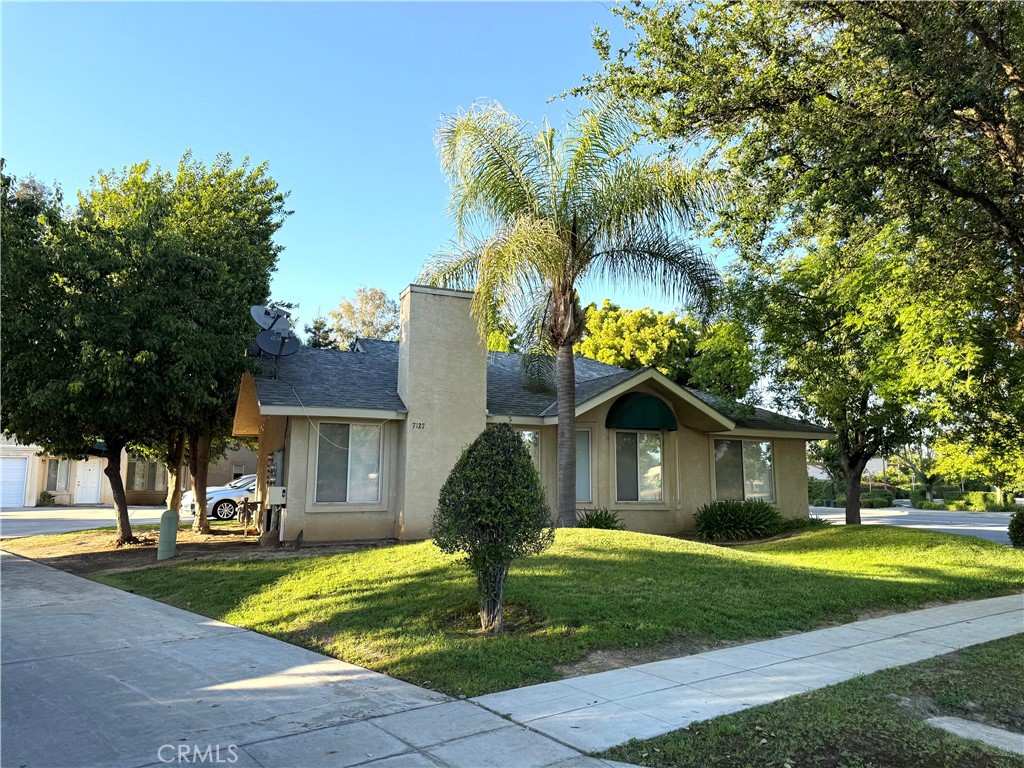 7127 N Antioch, Fresno, CA 93722
