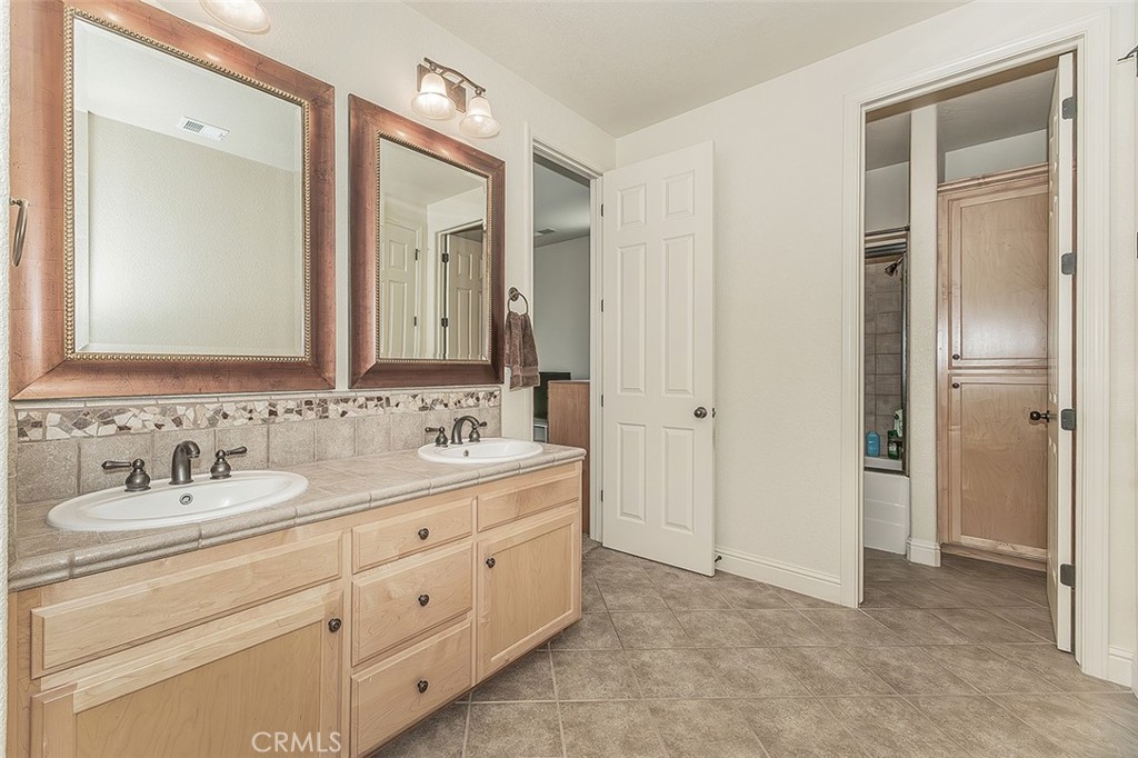 11345 N Via Montessori Dr, Fresno, CA 93730