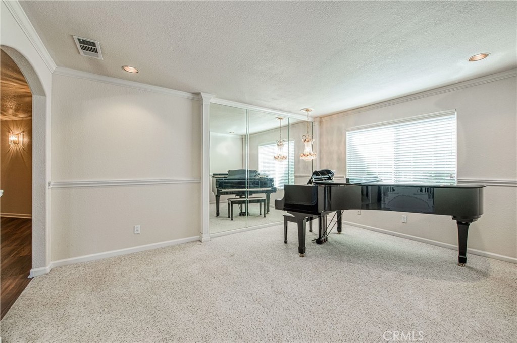 860 E Dartmouth, Fresno, CA 93730