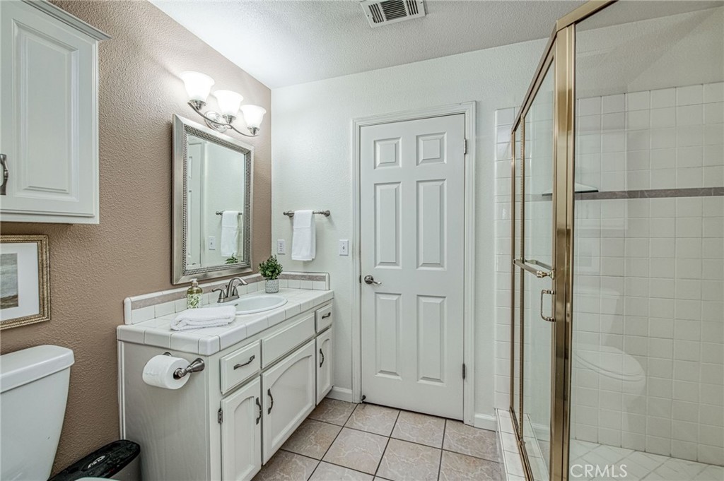 860 E Dartmouth, Fresno, CA 93730