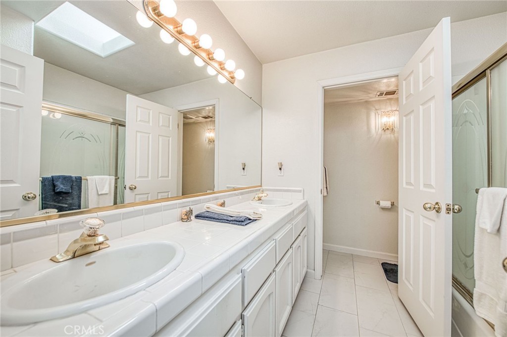 860 E Dartmouth, Fresno, CA 93730