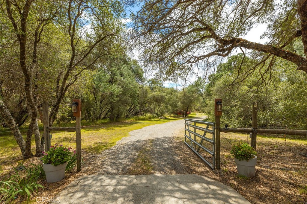 46320 Oonay Nation Rd, Coarsegold, CA 93614