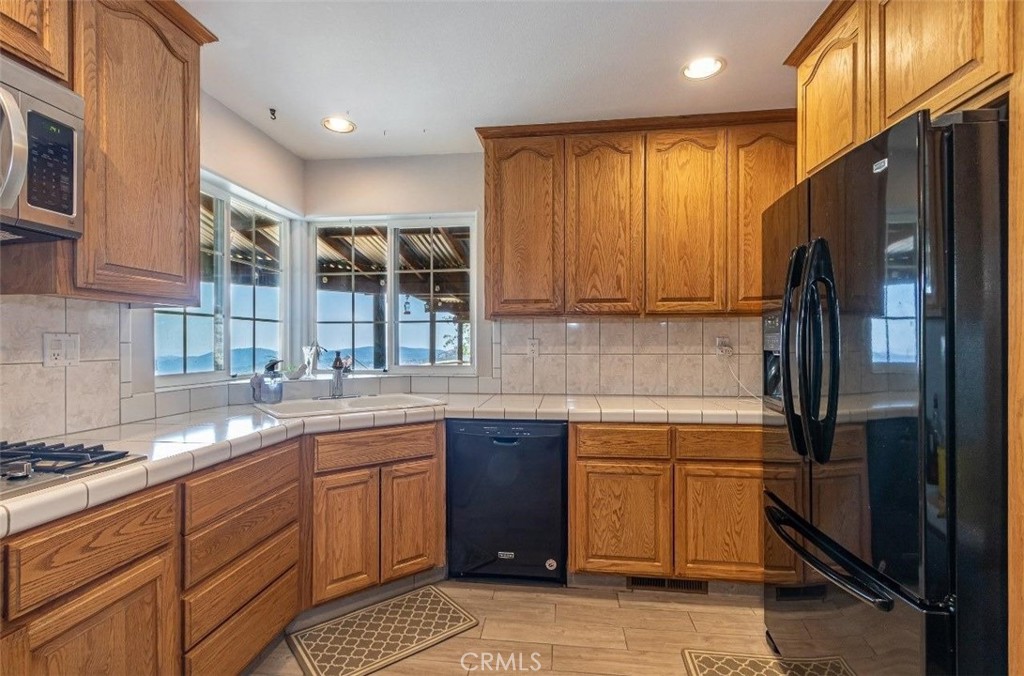 34914 Sneezeweed Ln, North Fork, CA 93643