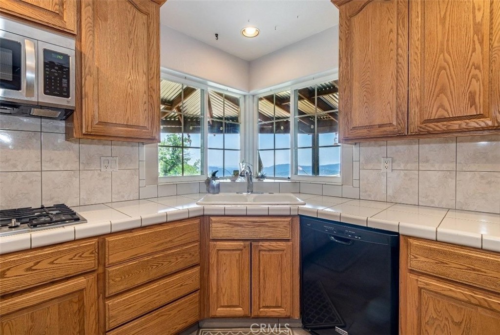 34914 Sneezeweed Ln, North Fork, CA 93643