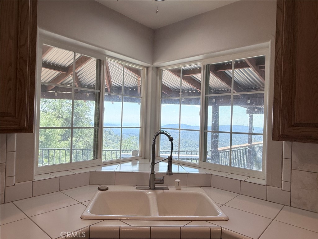 34914 Sneezeweed Ln, North Fork, CA 93643