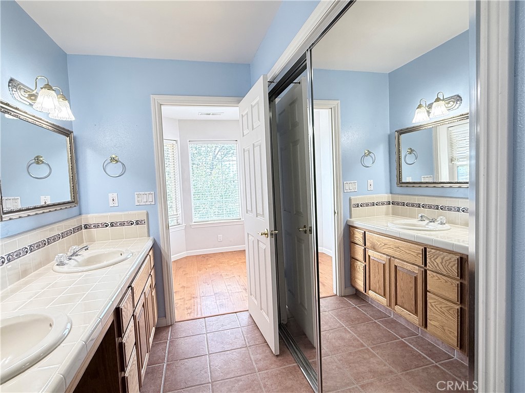 34914 Sneezeweed Ln, North Fork, CA 93643