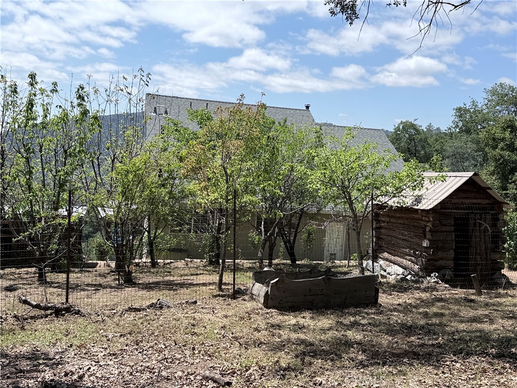 34914 Sneezeweed Ln, North Fork, CA 93643