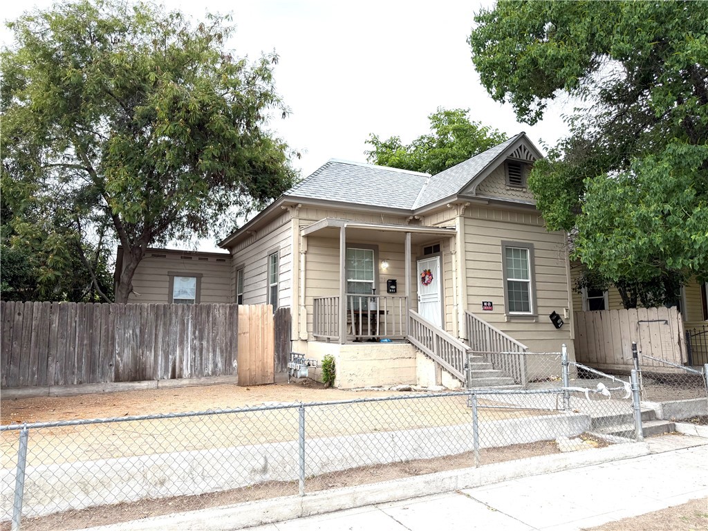 129 N Park, Fresno, CA 93701