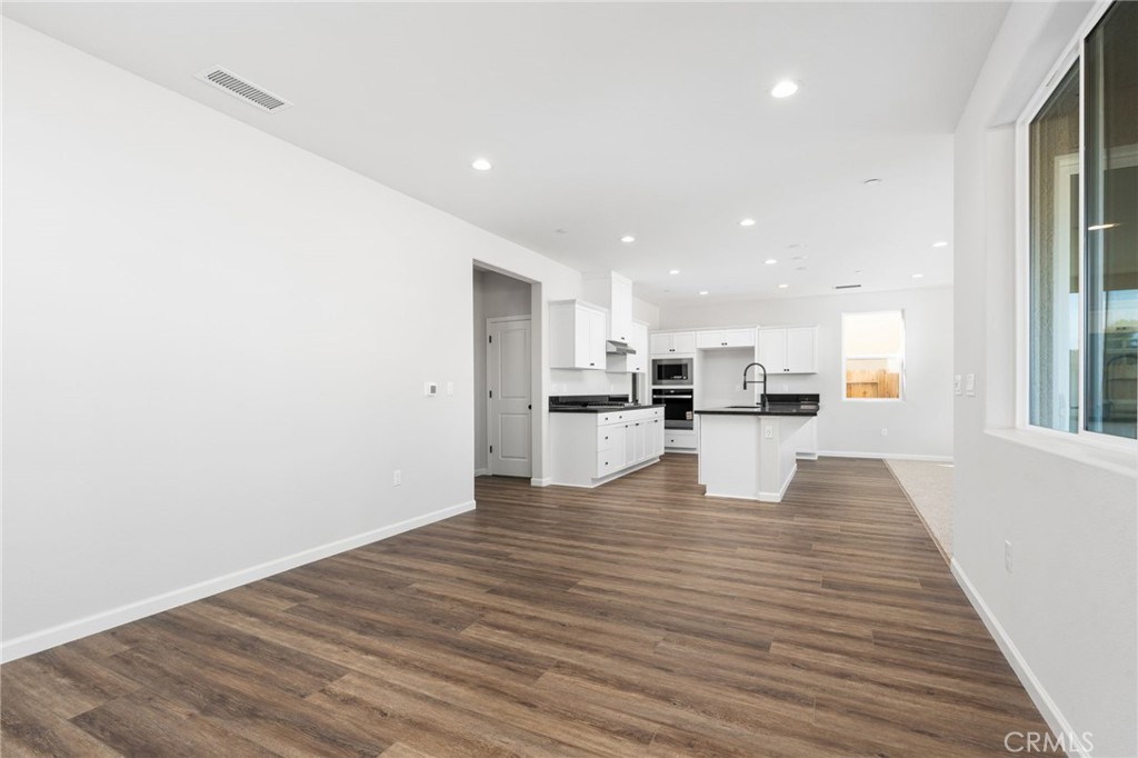 1266 S Talus Way, Madera, CA 93636