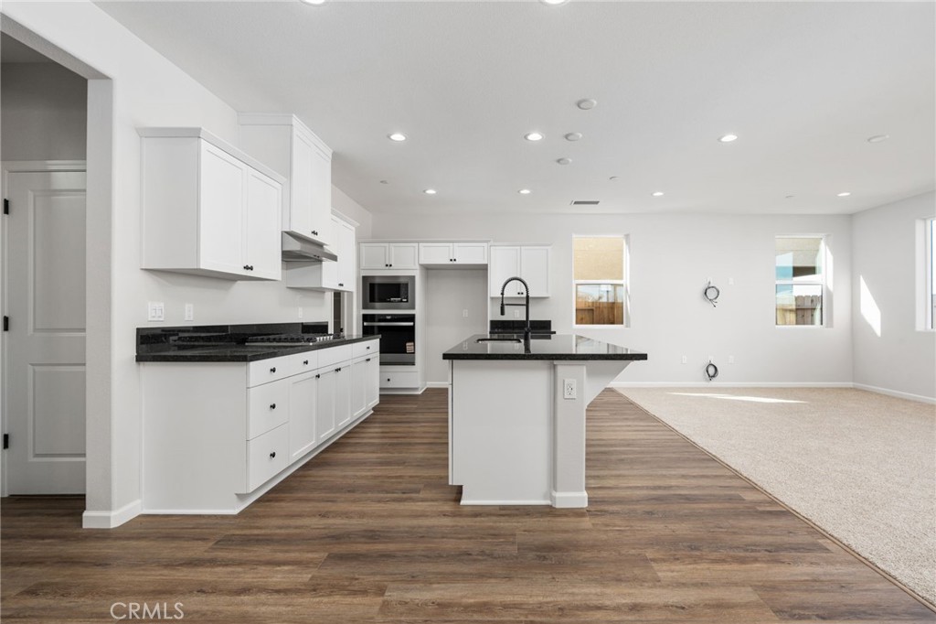 1266 S Talus Way, Madera, CA 93636