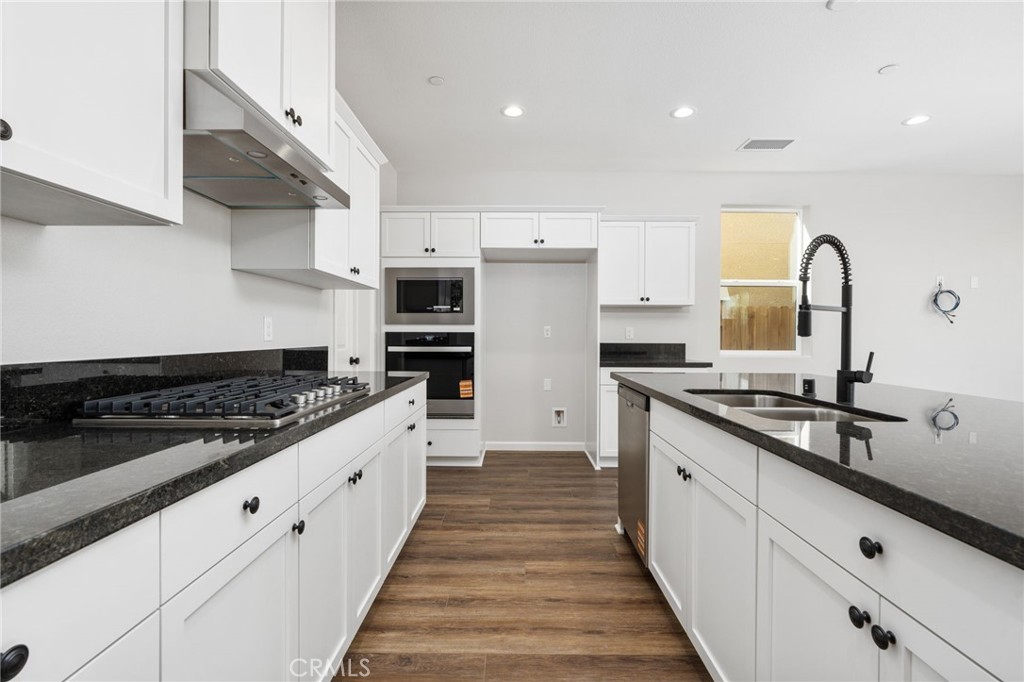 1266 S Talus Way, Madera, CA 93636