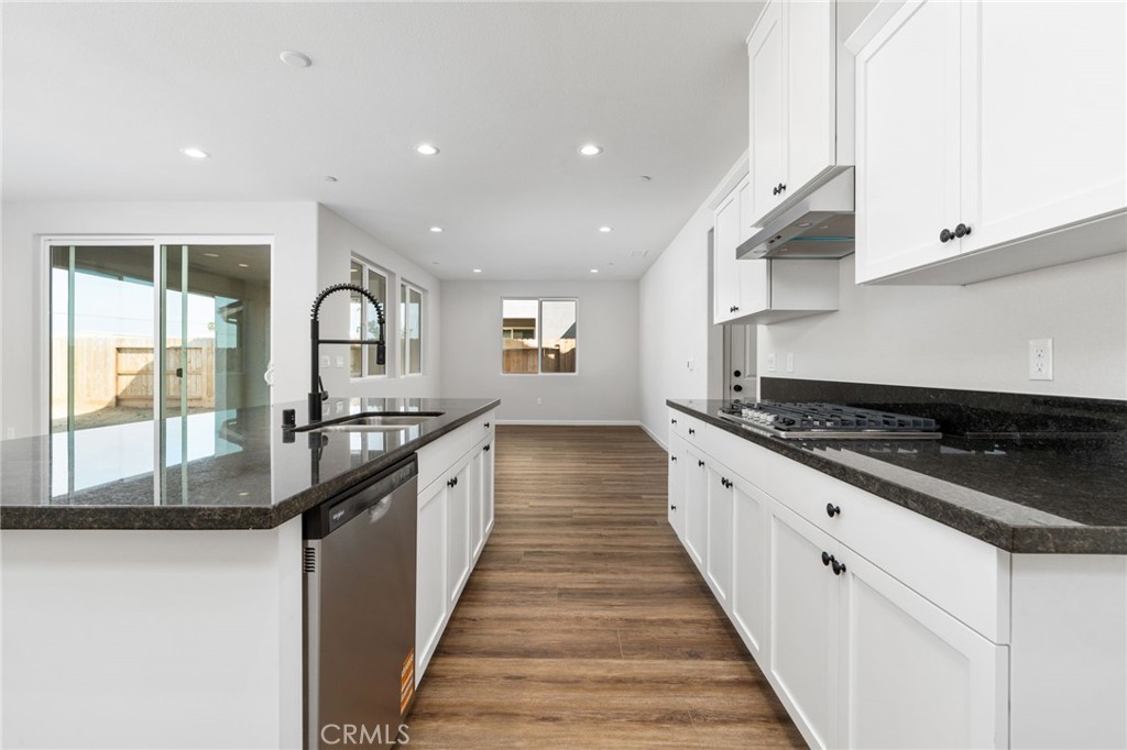 1266 S Talus Way, Madera, CA 93636