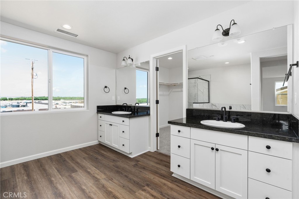 1266 S Talus Way, Madera, CA 93636