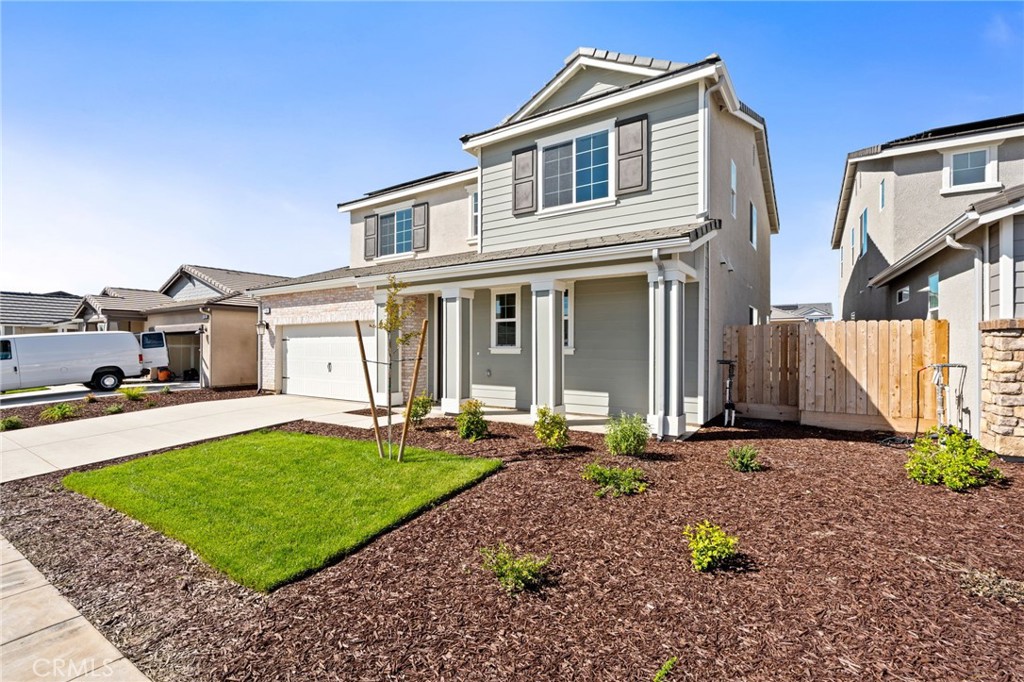 1189 W Magnolia Ct, Madera, CA 93636