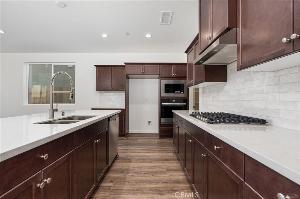 1189 W Magnolia Ct, Madera, CA 93636