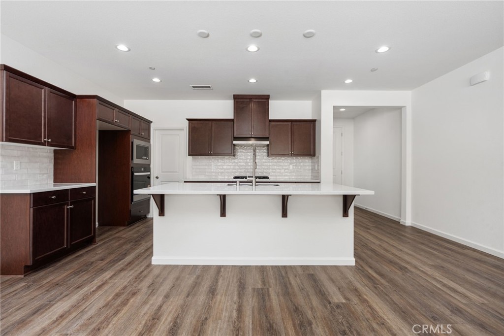 1189 W Magnolia Ct, Madera, CA 93636
