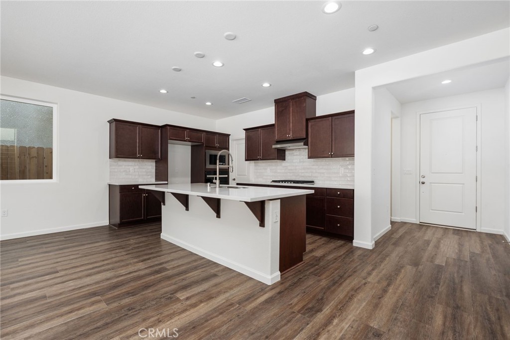1189 W Magnolia Ct, Madera, CA 93636
