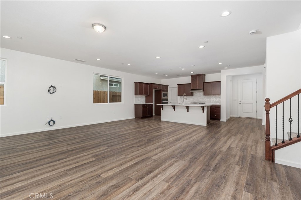 1189 W Magnolia Ct, Madera, CA 93636