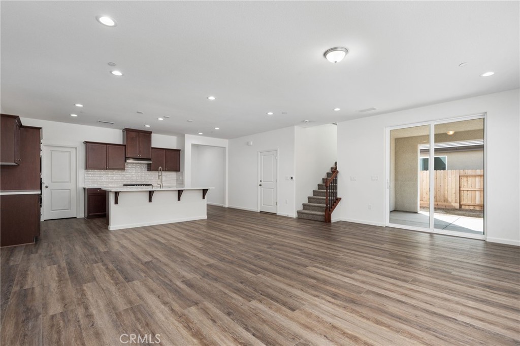 1189 W Magnolia Ct, Madera, CA 93636