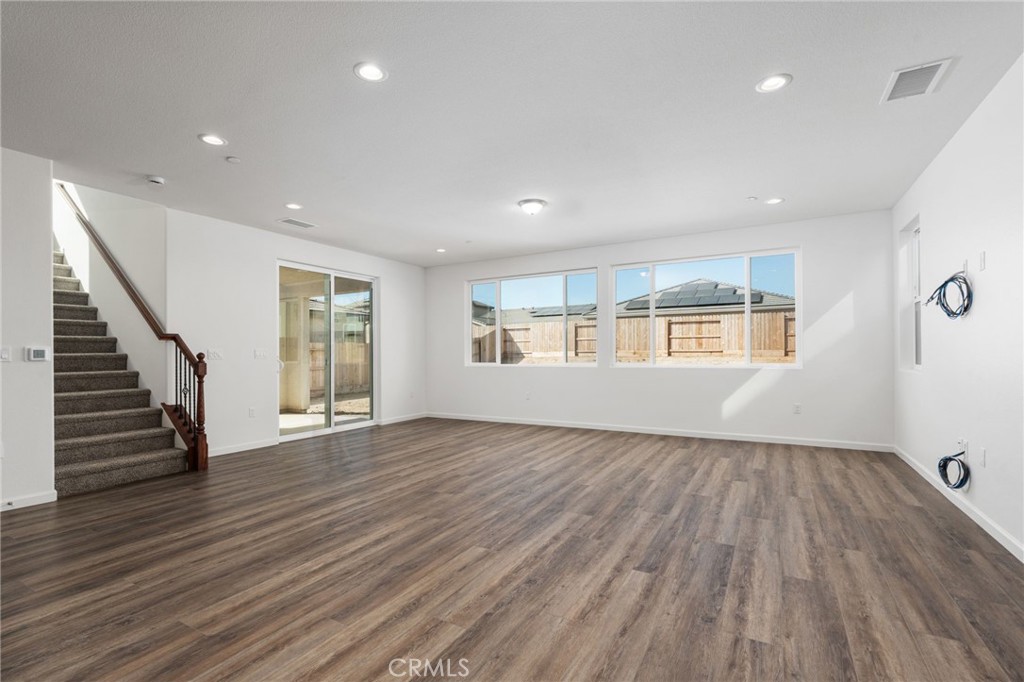 1189 W Magnolia Ct, Madera, CA 93636