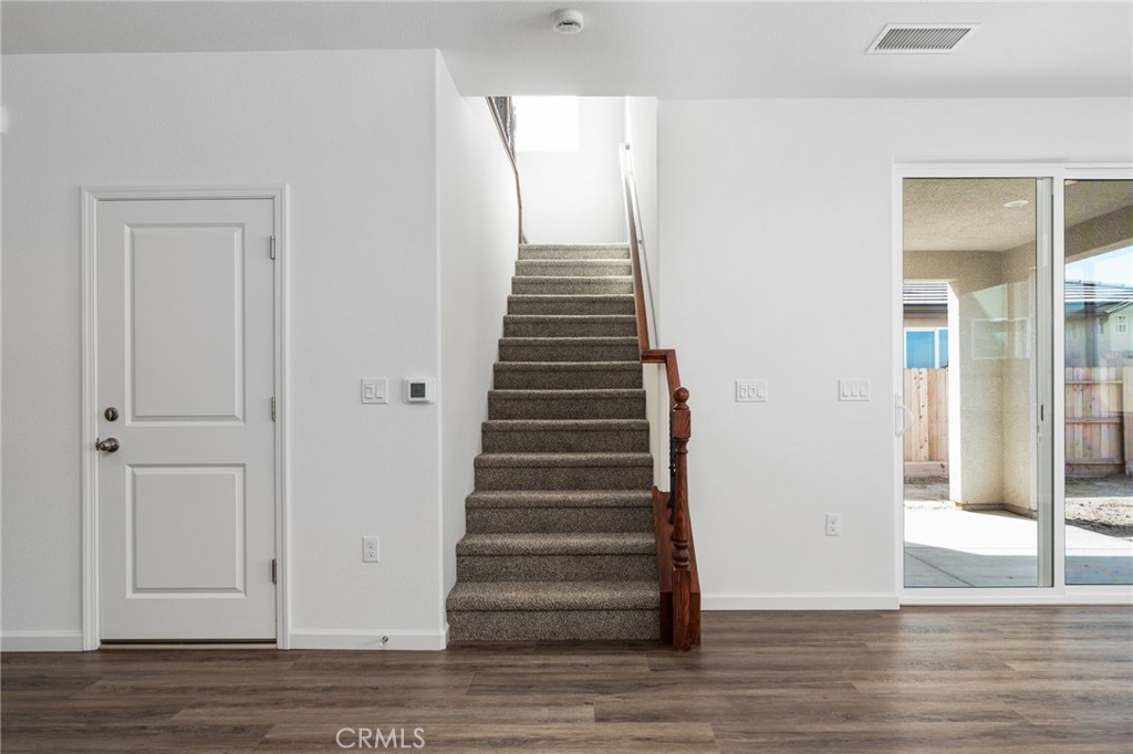 1189 W Magnolia Ct, Madera, CA 93636