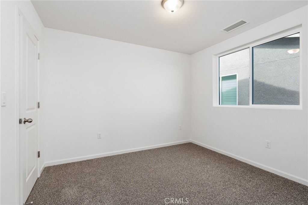 1189 W Magnolia Ct, Madera, CA 93636