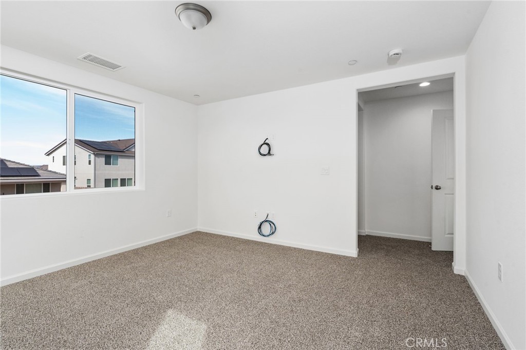 1189 W Magnolia Ct, Madera, CA 93636