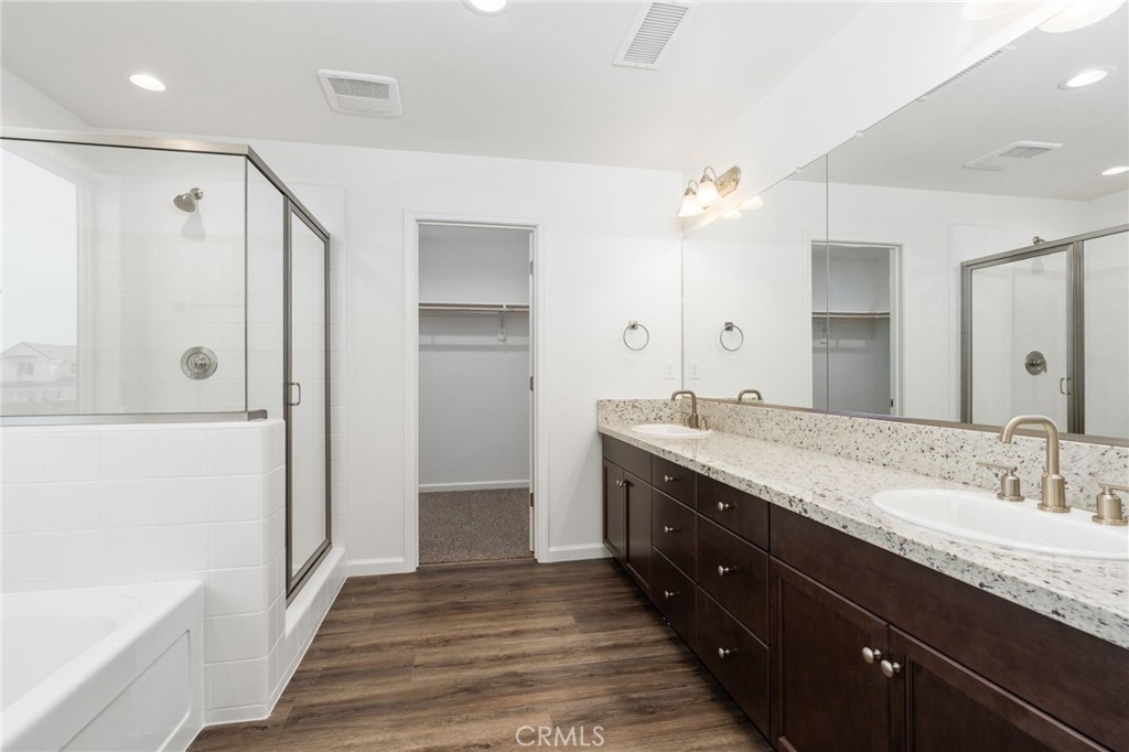 1189 W Magnolia Ct, Madera, CA 93636