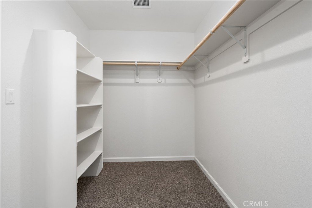 1189 W Magnolia Ct, Madera, CA 93636
