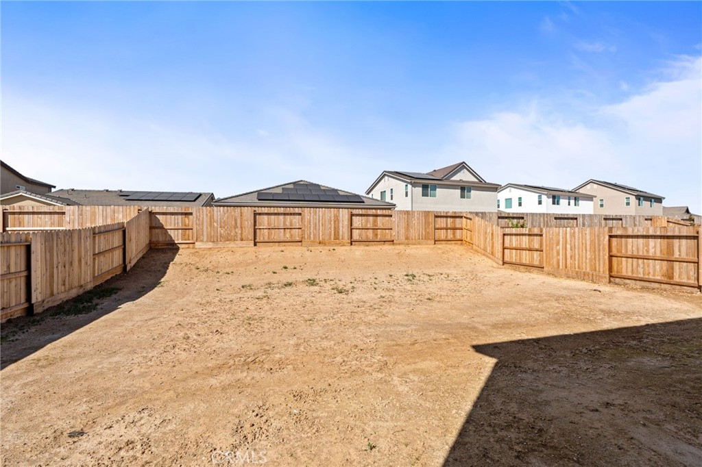 1189 W Magnolia Ct, Madera, CA 93636
