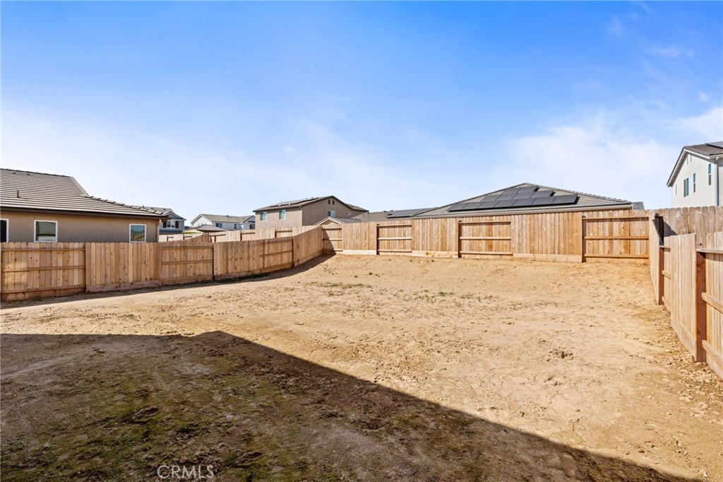 1189 W Magnolia Ct, Madera, CA 93636