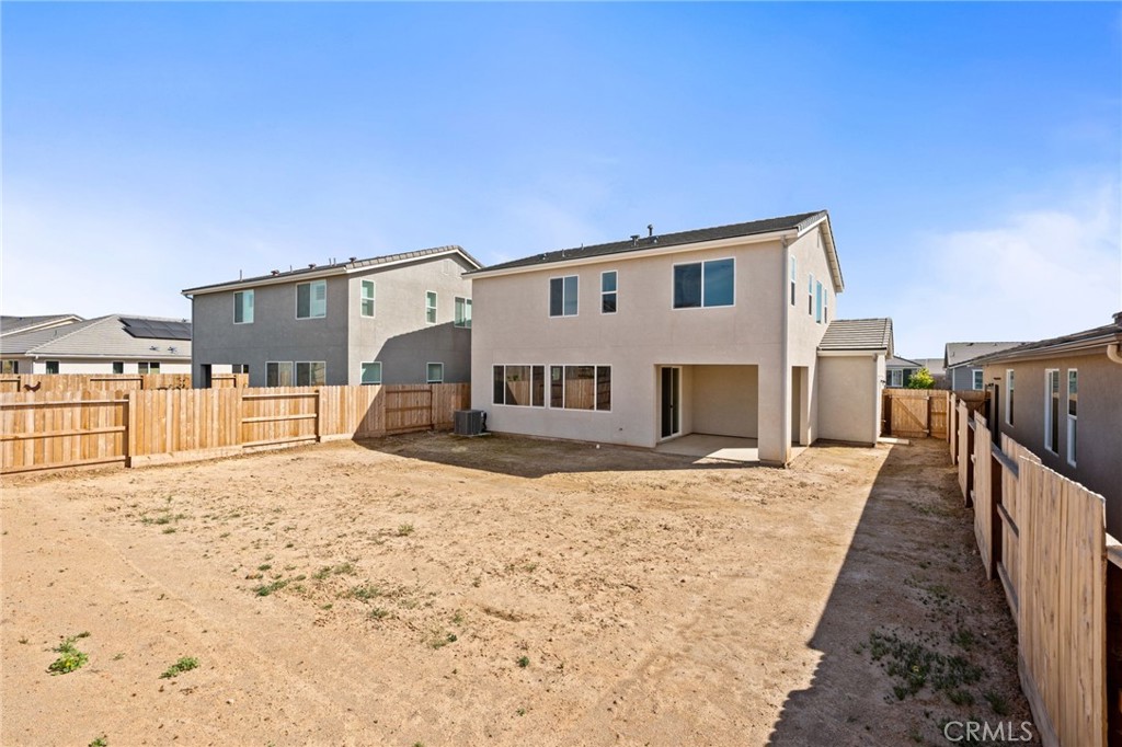 1189 W Magnolia Ct, Madera, CA 93636