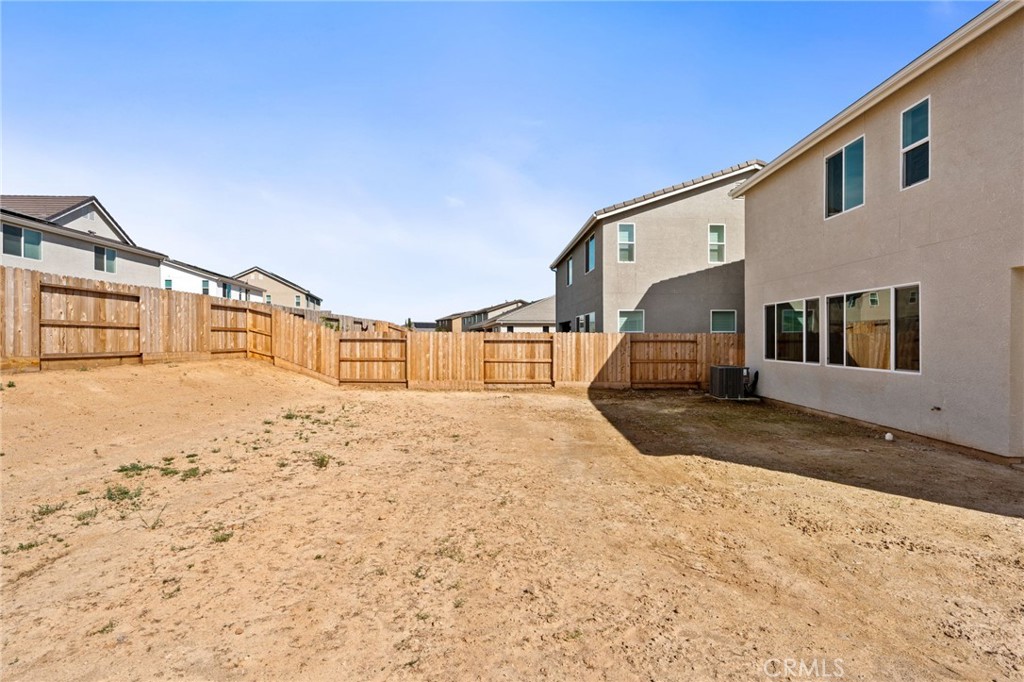 1189 W Magnolia Ct, Madera, CA 93636