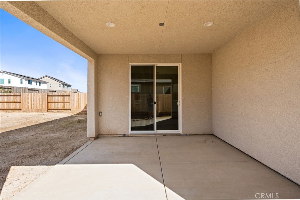 1189 W Magnolia Ct, Madera, CA 93636