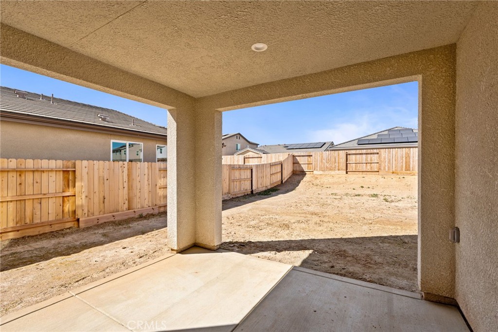 1189 W Magnolia Ct, Madera, CA 93636