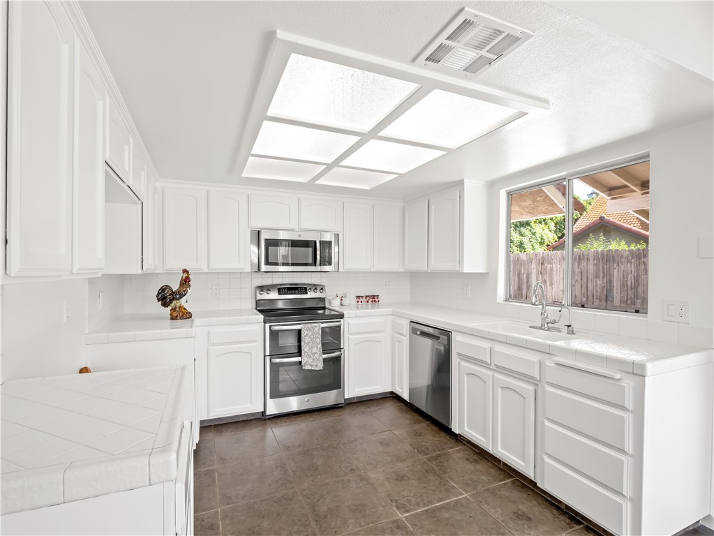1631 E Deyoung, Fresno, CA 93720