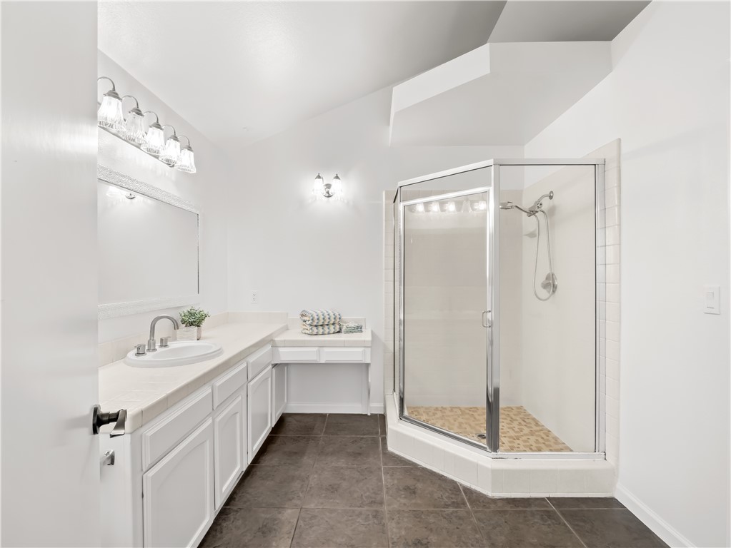 1631 E Deyoung, Fresno, CA 93720