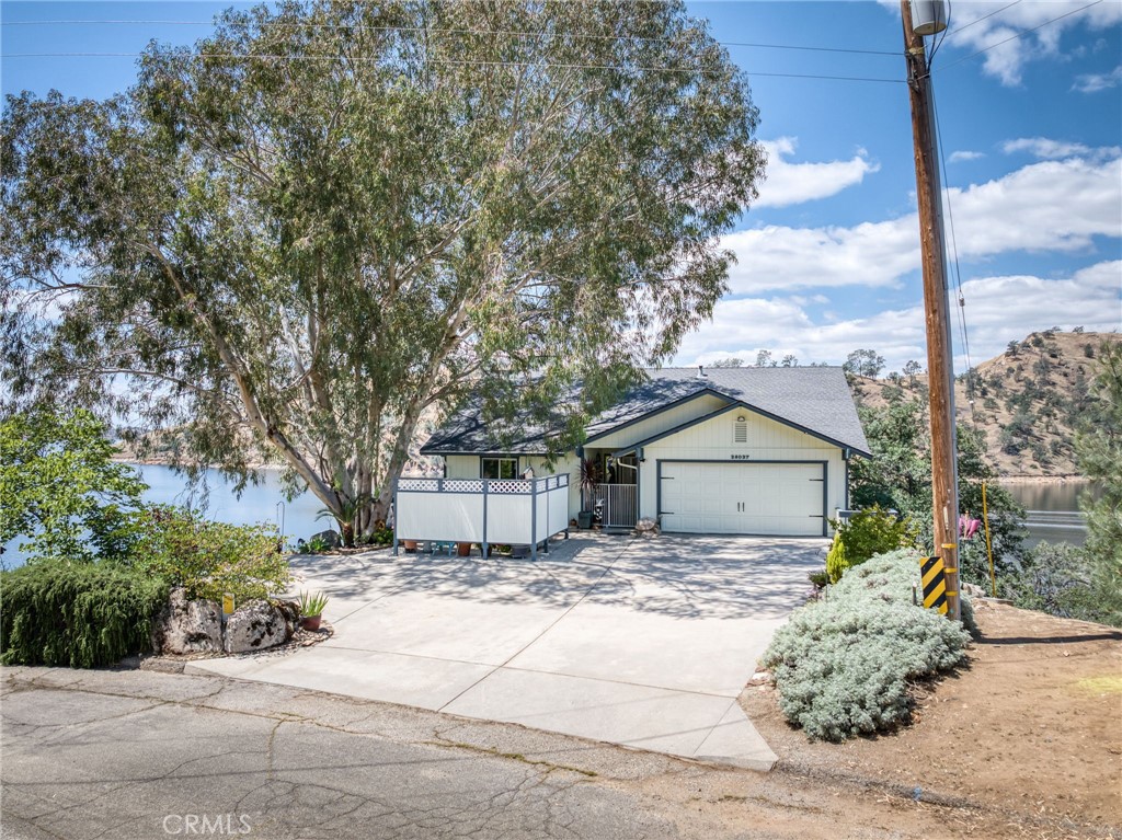28037 Sky Harbour, Friant, CA 93626