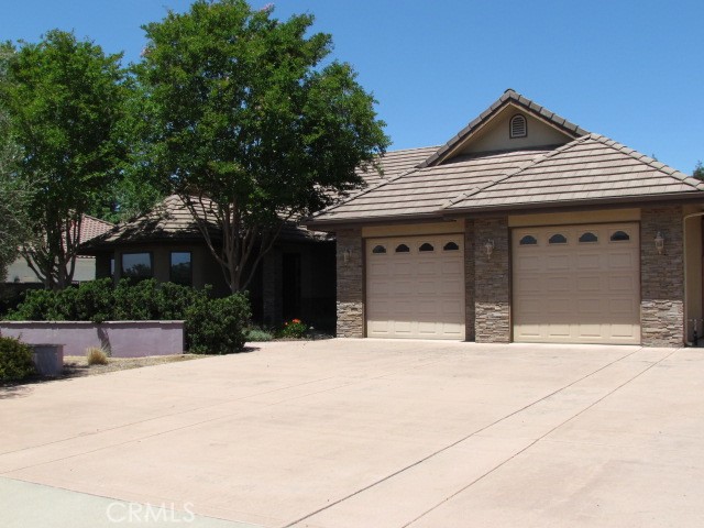 1072 Rorden Ave, Selma, CA 93662