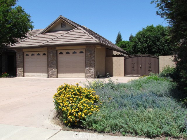 1072 Rorden Ave, Selma, CA 93662