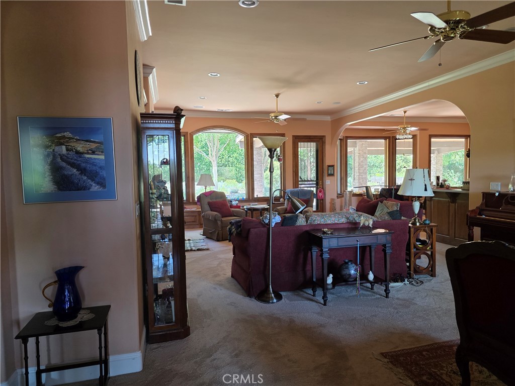 1072 Rorden Ave, Selma, CA 93662