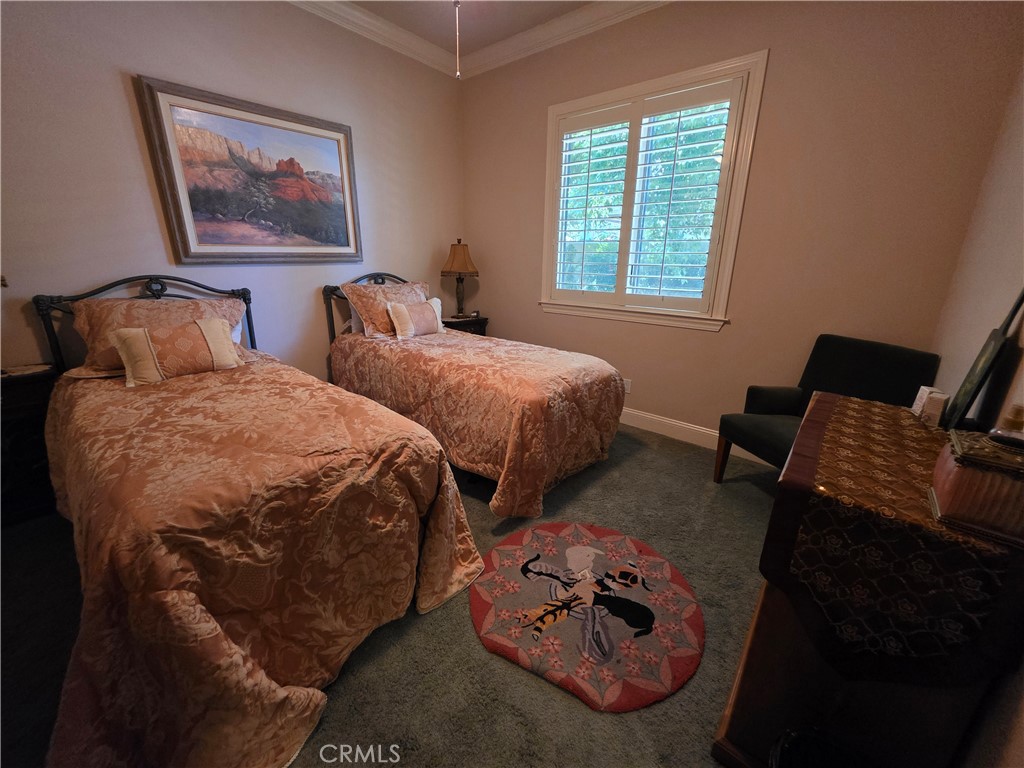 1072 Rorden Ave, Selma, CA 93662