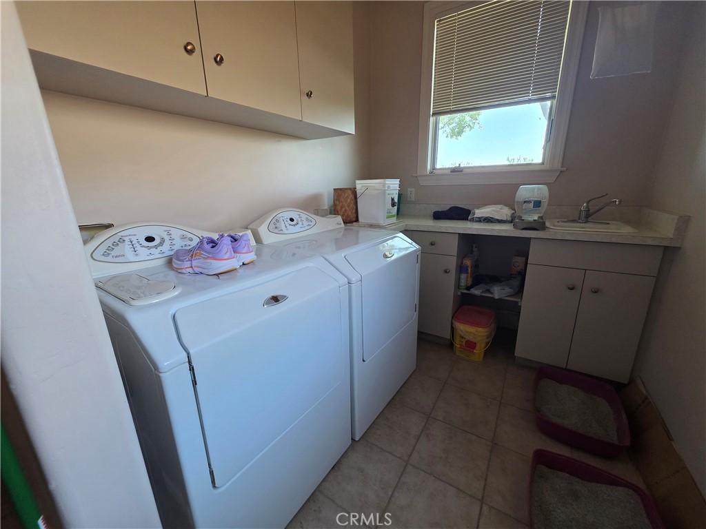 1072 Rorden Ave, Selma, CA 93662